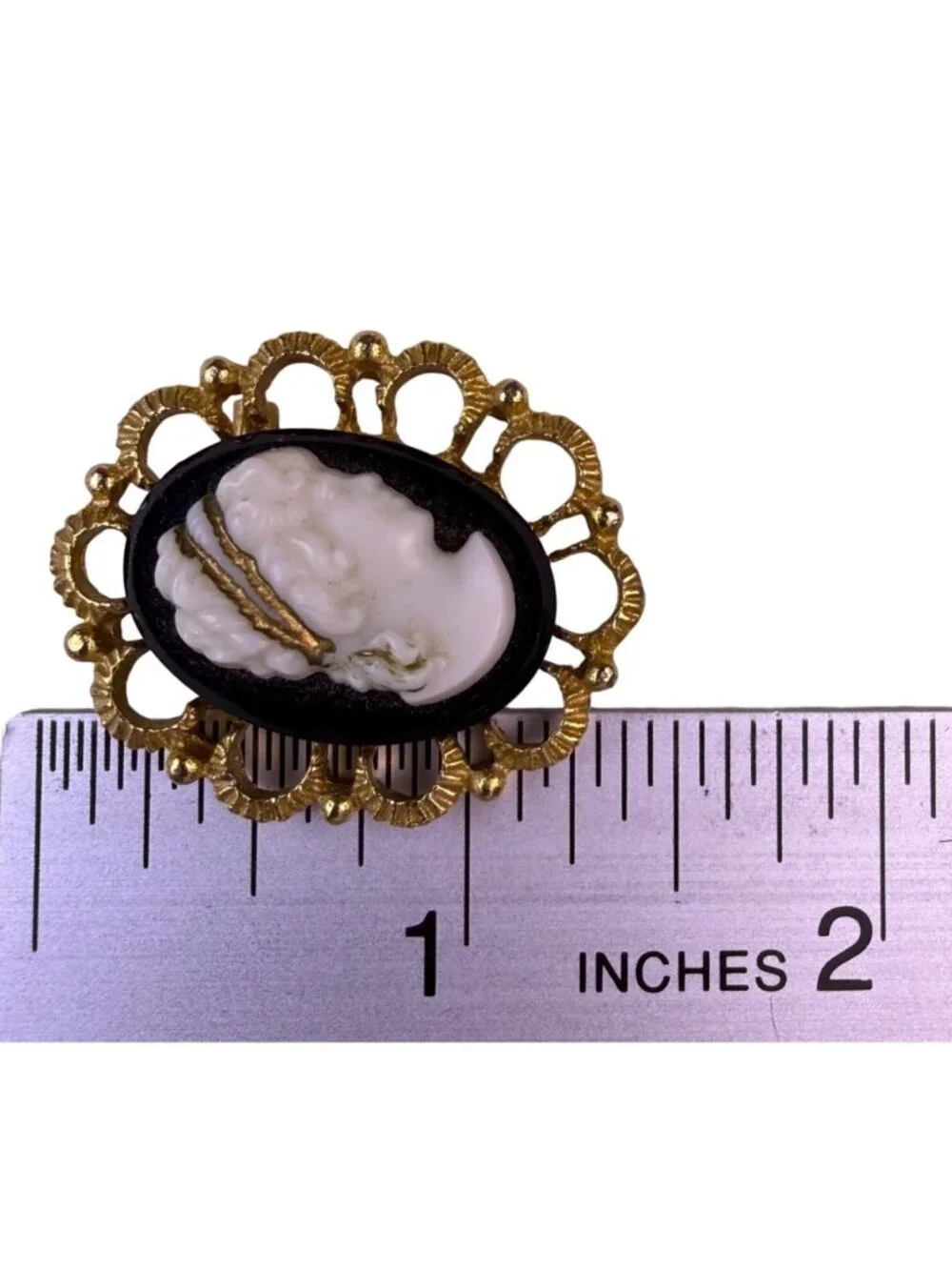 Vintage Gold Tone Womens Cameo Brooch Black/White Oval Metal Filigree Frame